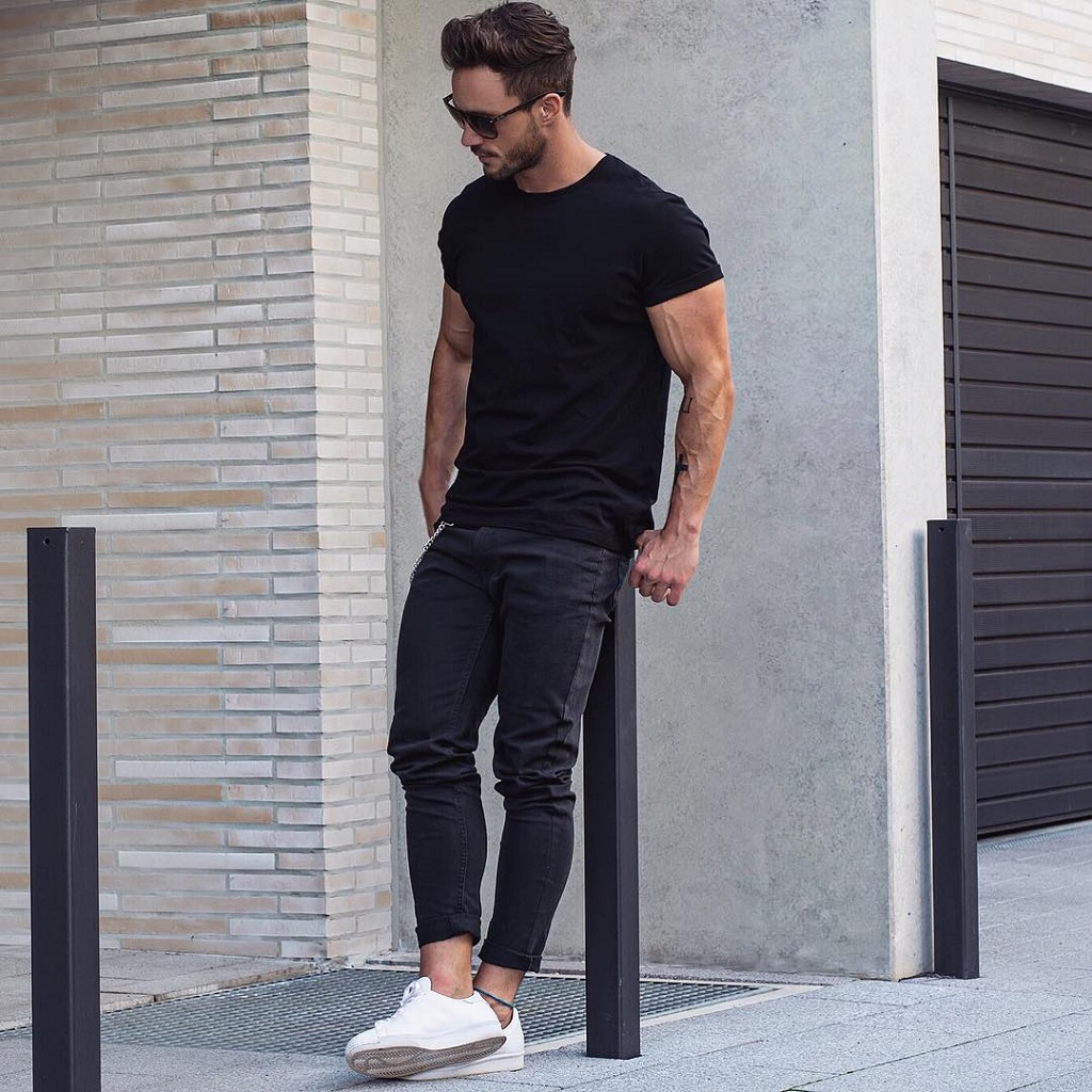 The Ways to Coordinate with Black T-Shirt